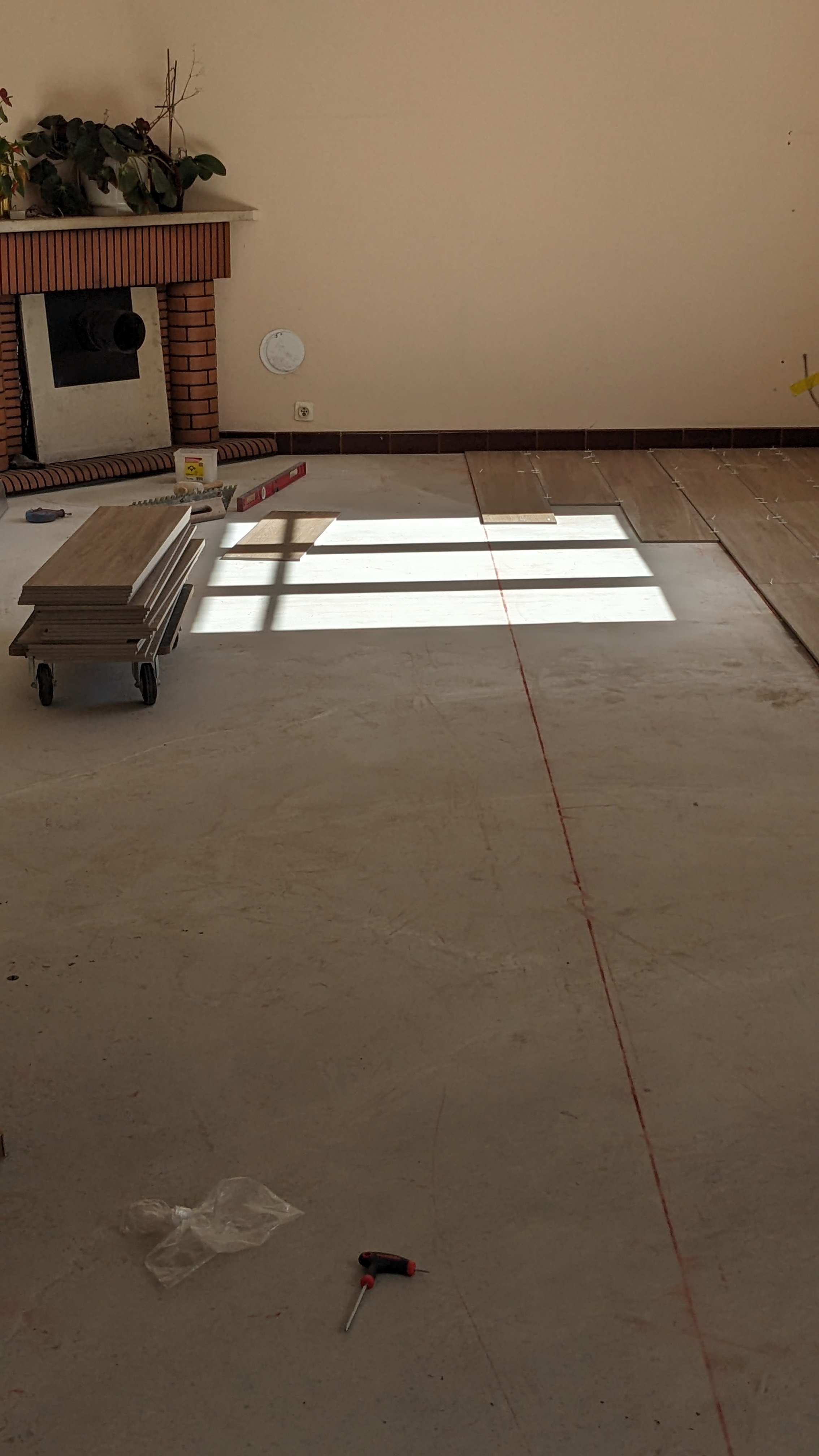Surface intérieure prête pour la pose du parquet par TM Carrelage à Ploufragan, rénovation en cours